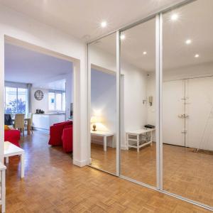 Paris City – Spacious 3 bedroom flat for families -3 minutes from metro station
