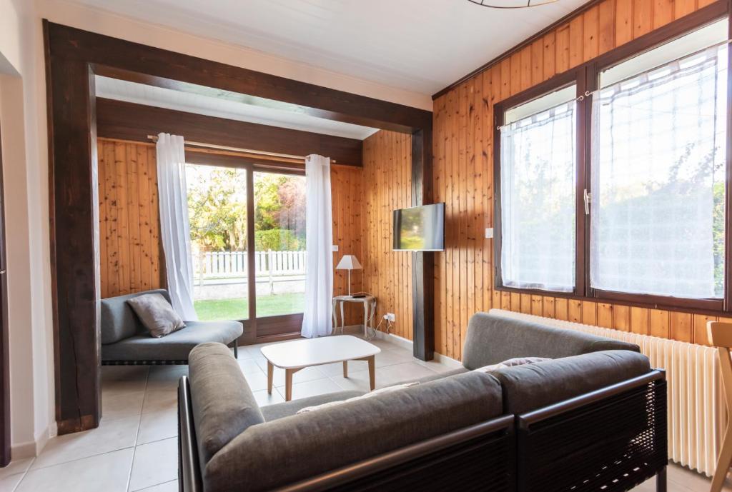 RED CEDAR - Appartements et Suites 58200 Cosne-Cours-sur-Loire