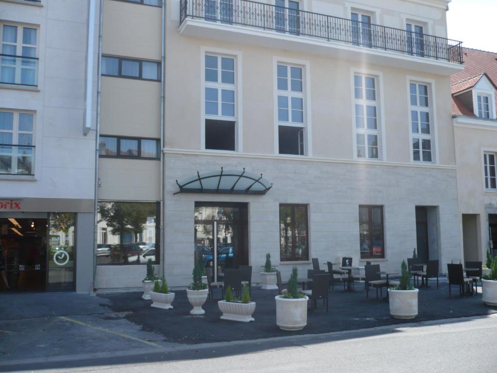 Appart'hôtel Résidence d'Artagnan 52 Place de la République 45200 Montargis