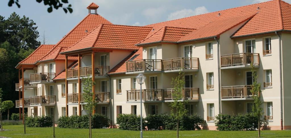 Appart'hôtel Residence de tourisme Les Allées du Green Route de Combertault 21200 Levernois