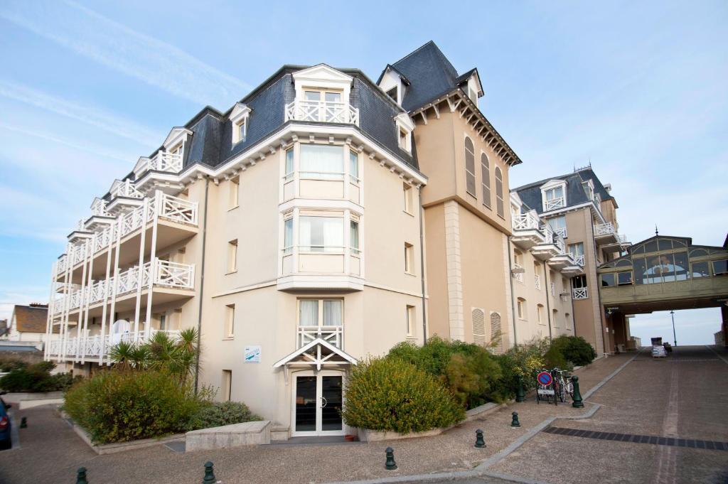 Appart'hôtel Résidence Neptunia 100 Bd Hebert - Grande Plage du Sillon 35400 Saint-Malo
