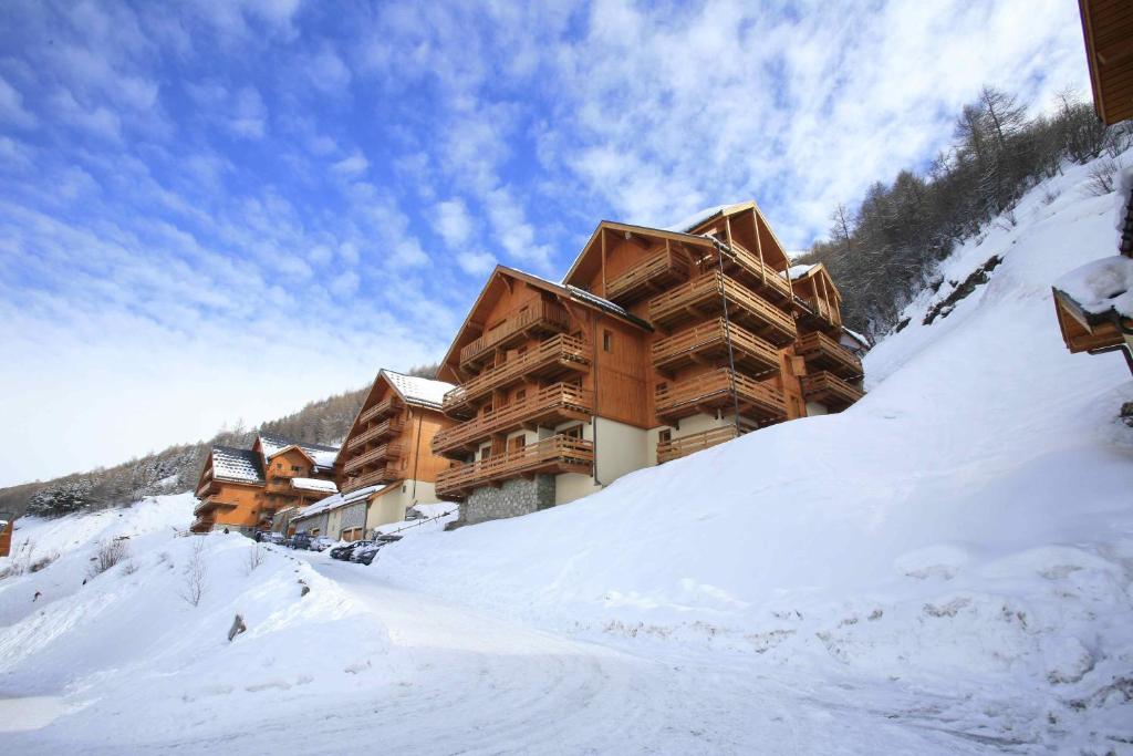 Appart'hôtel Résidence Odalys Le Hameau et les Chalets de la Vallée d'Or Zac Des Charbonnieres 73450 Valloire