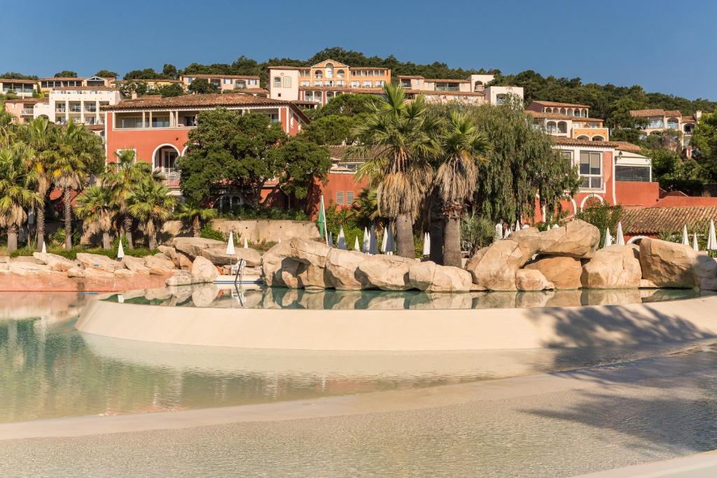 Appart'hôtel Résidence Pierre & Vacances Les Restanques du Golfe de Saint-Tropez La Bardasse 83310 Grimaud