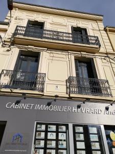 Appart'hôtel Saint-Chamond 6 Place de l'Hôtel de ville 42400 Saint-Chamond Rhône-Alpes