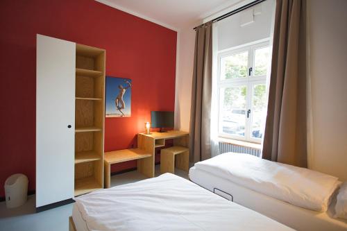 Schillinger-Berlin - dance, sleep, repeat!