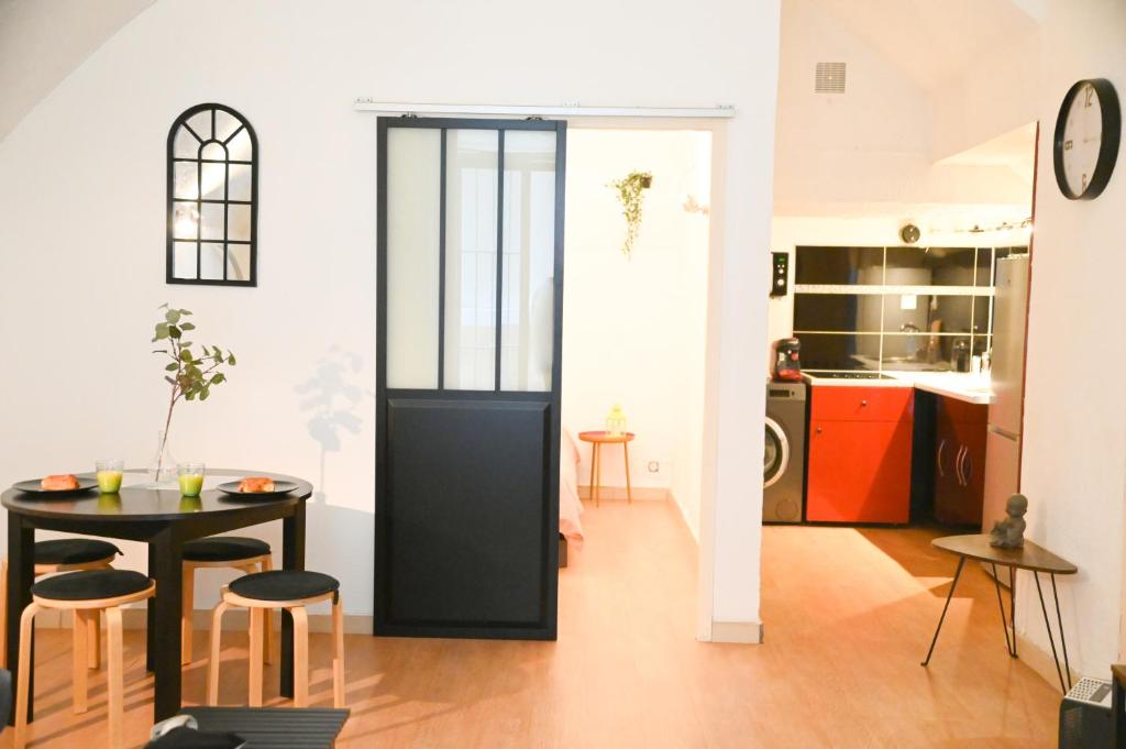 Studio carré d'or situé à 50 m de la plage 06000 Nice