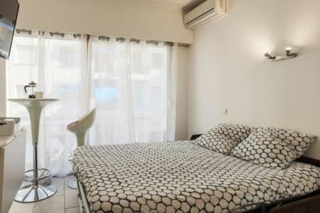 Studio carré d'or situé à 50 m de la plage