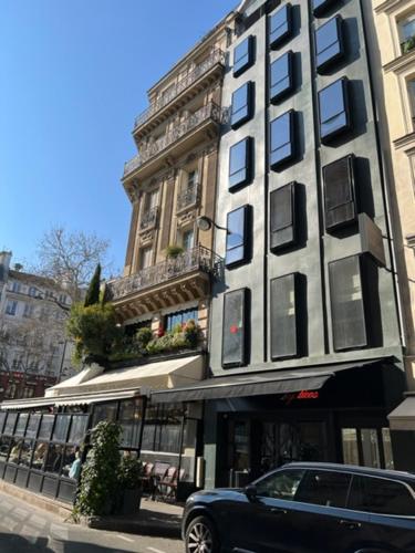 The place to be in Saint Germain des Près - Montana 2