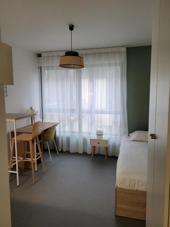 Appart'hôtel Twenty's Business Flats Jouy-en-Josas 67 Rue Charles de Gaulle 78350 Jouy-en-Josas