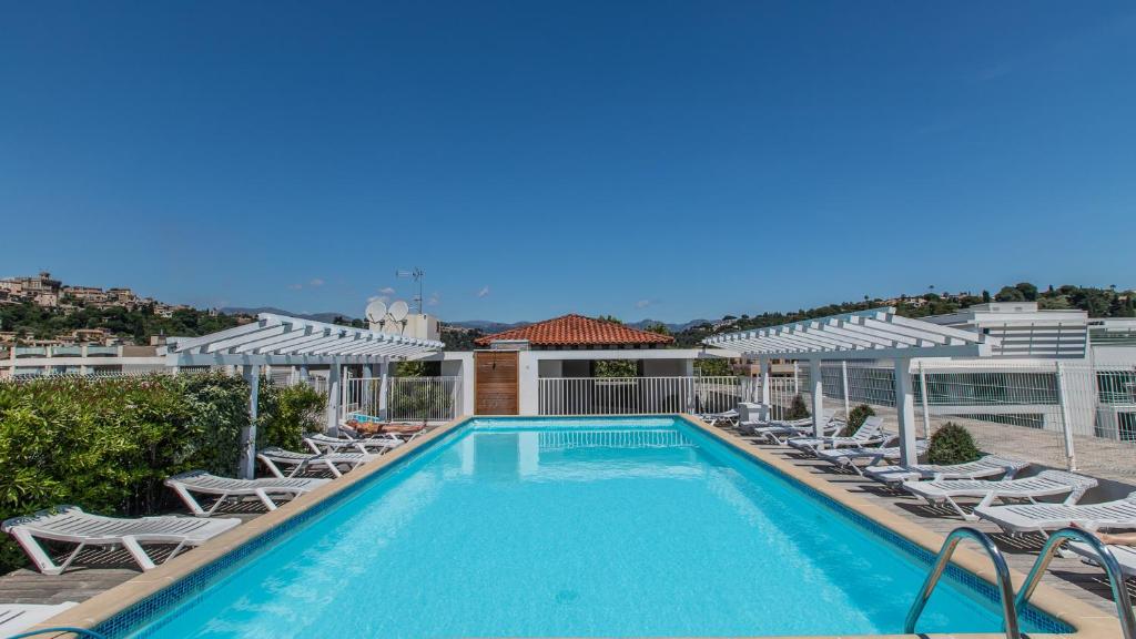 Appart'hôtel Vacancéole - Résidence Le Crystal 1, Avenue De Passaù 06800 Cagnes-sur-Mer