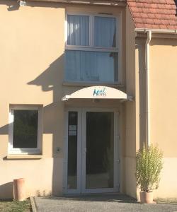 Appart'hôtel Val Hotel 3 PLACE DES DIX TOISES 78117 Châteaufort Île-de-France