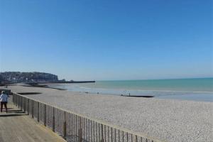 Appart'hôtel Villa des Bains de Mer avec balcon et vue, terrasse 300 m plage, 2 chambres, 3 velos fournis à Mers les Bains Le Treport 47 Bis rue des Canadiens 80350 Mers-les-Bains Picardie