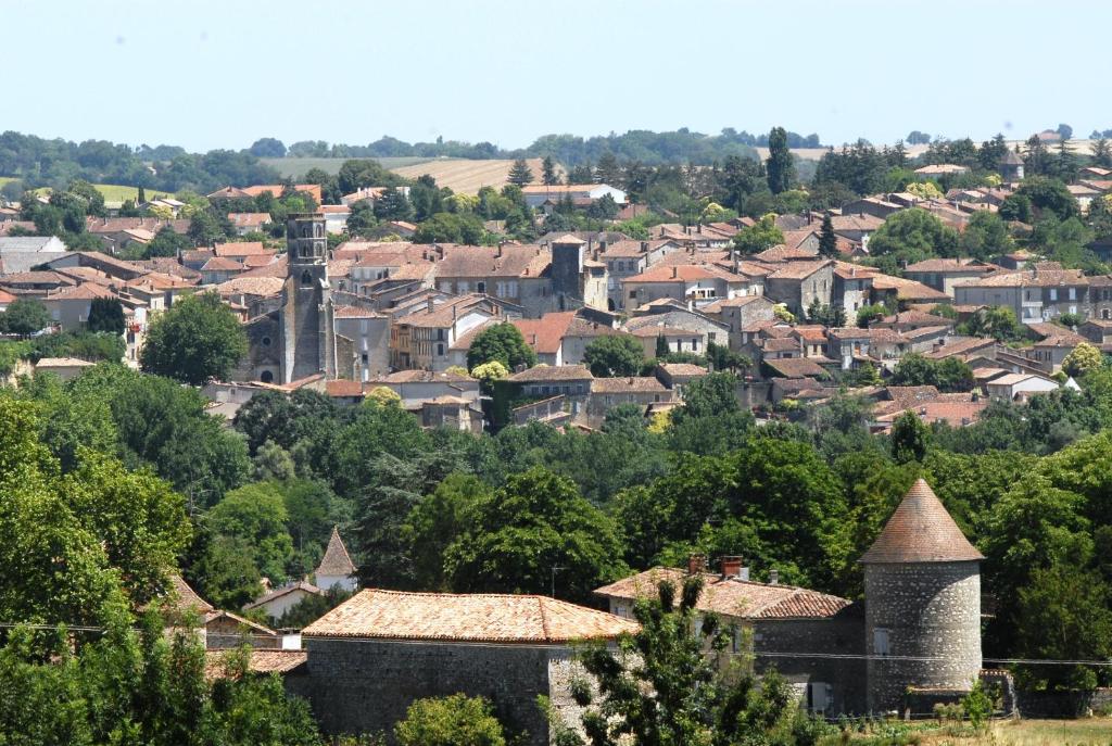 Appart'hôtel VVF Gers Gascogne Place de la Libération 32120 Mauvezin