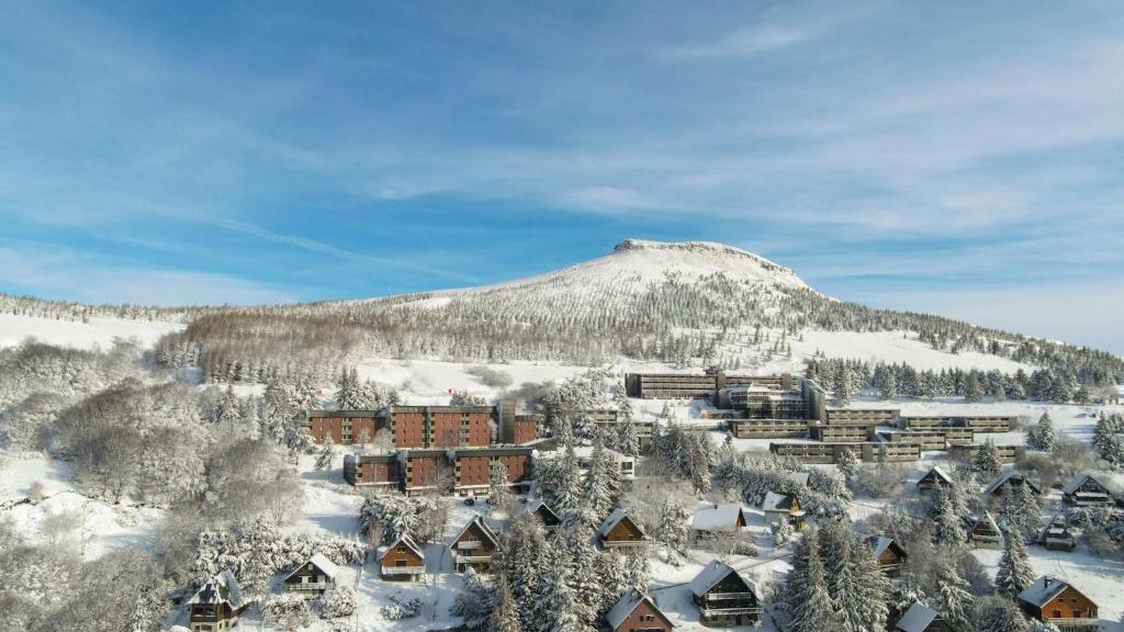 VVF Massif du Sancy Super-Besse - Offre Hébergement + Forfait Chemin de l'Ecir, 63610 Besse-et-Saint-Anastaise