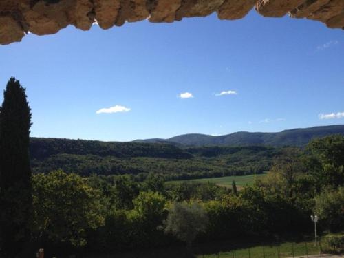 Appart meublé tout confort, balcon, piscine et vue, Viens, Luberon Viens france