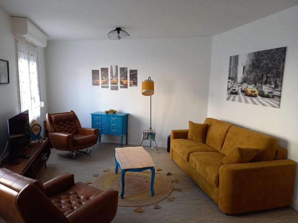 Appartement Appart plein centre, balcon, 4 personnes 21 Rue de Mulhouse, 08200 Sedan