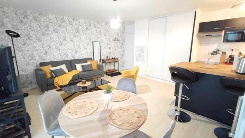 Appartement Appart Poissy Relax Wi-Fi Pool by Servallgroup 123 Rue de la Reine Blanche Carrières-sous-Poissy