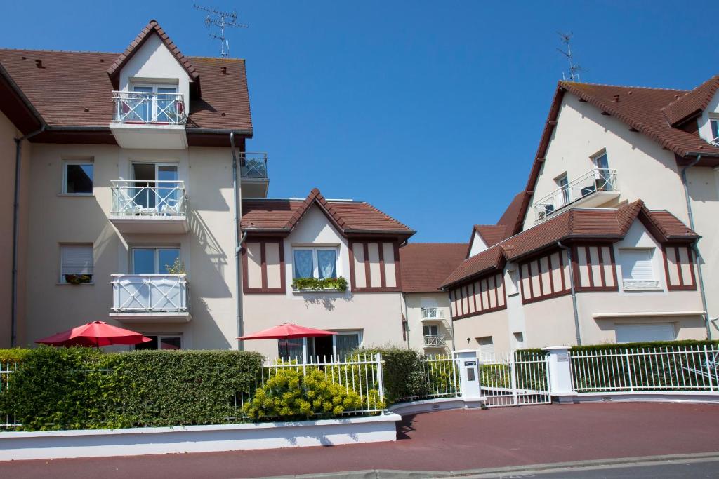 Appartement Appart Résidence proche plage avec piscine et parking couvert privé 37 Avenue du Havre, 14810 Merville-Franceville-Plage