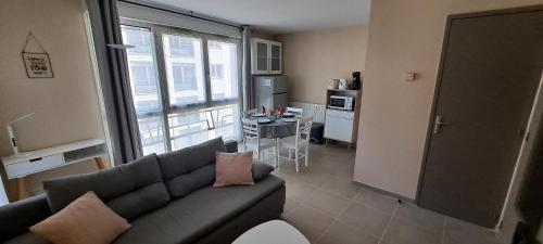 Appart T2 standing tout confort avec balcon - parking en option Lyon france