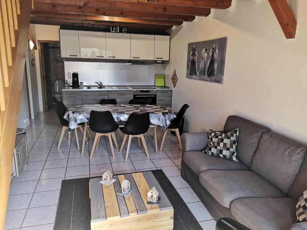 Appartement Appart T4 72m2 à Baratier entre les Orres et Embrun à coté du lac de Serre Ponçon. Appartement A11 Chemin des fruits d'or, Résidence le Castel du Lac. 05200, 05200 Baratier