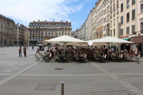 Appartement Appart Touriste 9 Place Tobie Robatel Lyon