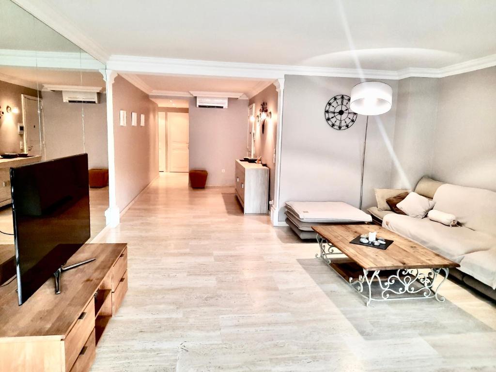 Appartement \ 113 Boulevard de la Croisette 06400 Cannes