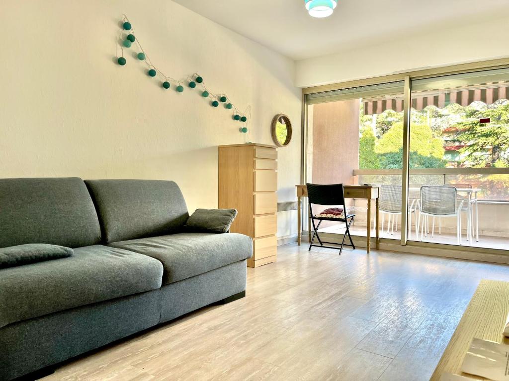 \ 61 Porte de France, 06500 Menton