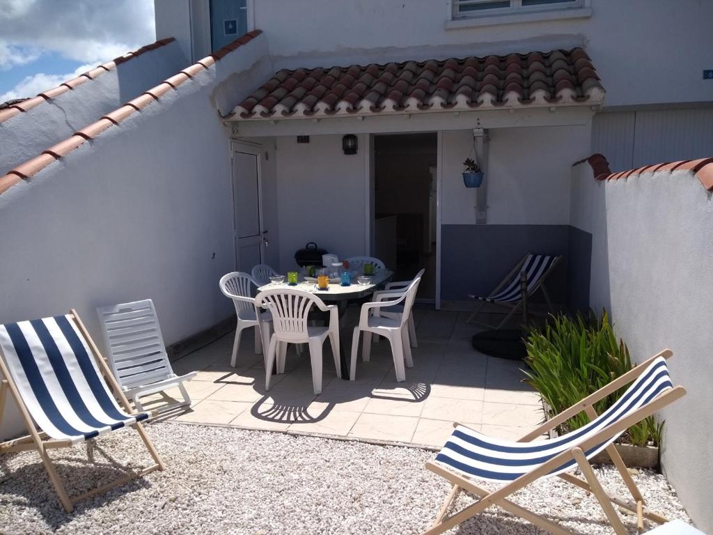 \ 83270 Saint-Cyr-sur-Mer