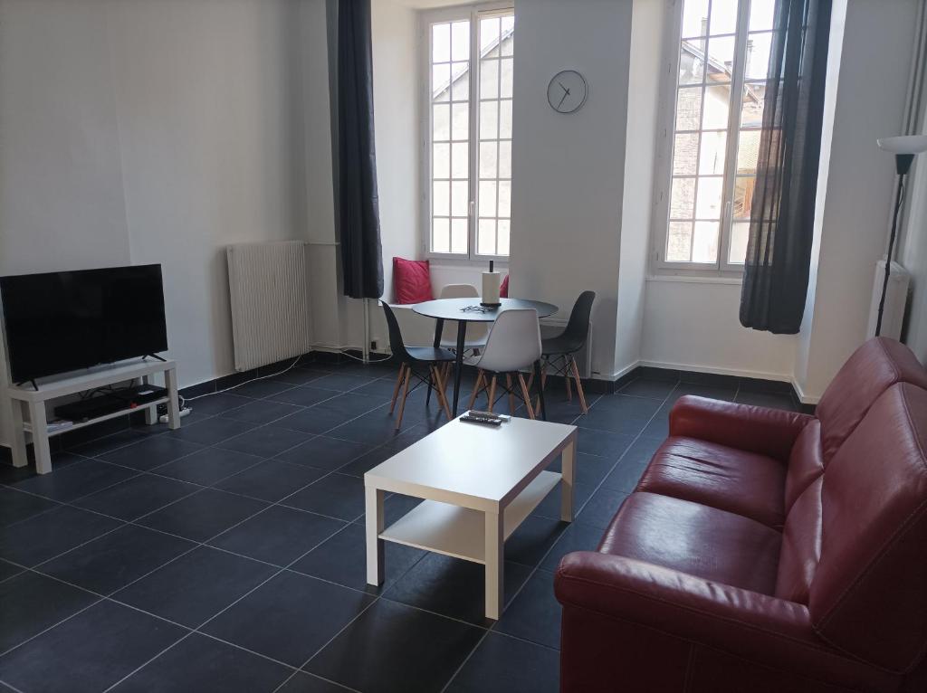 \ 9 Rue du Temple, 39110 Salins-les-Bains