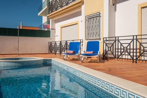 #013 Garrett Flat NewTown wtih Pool by Home Holidays