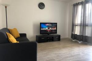 Appartement 02 Bedrooms-Paris-Disneyland-WiFi- Parking-RER A 9 Place Georges Pompidou 93160 Noisy-le-Grand Île-de-France