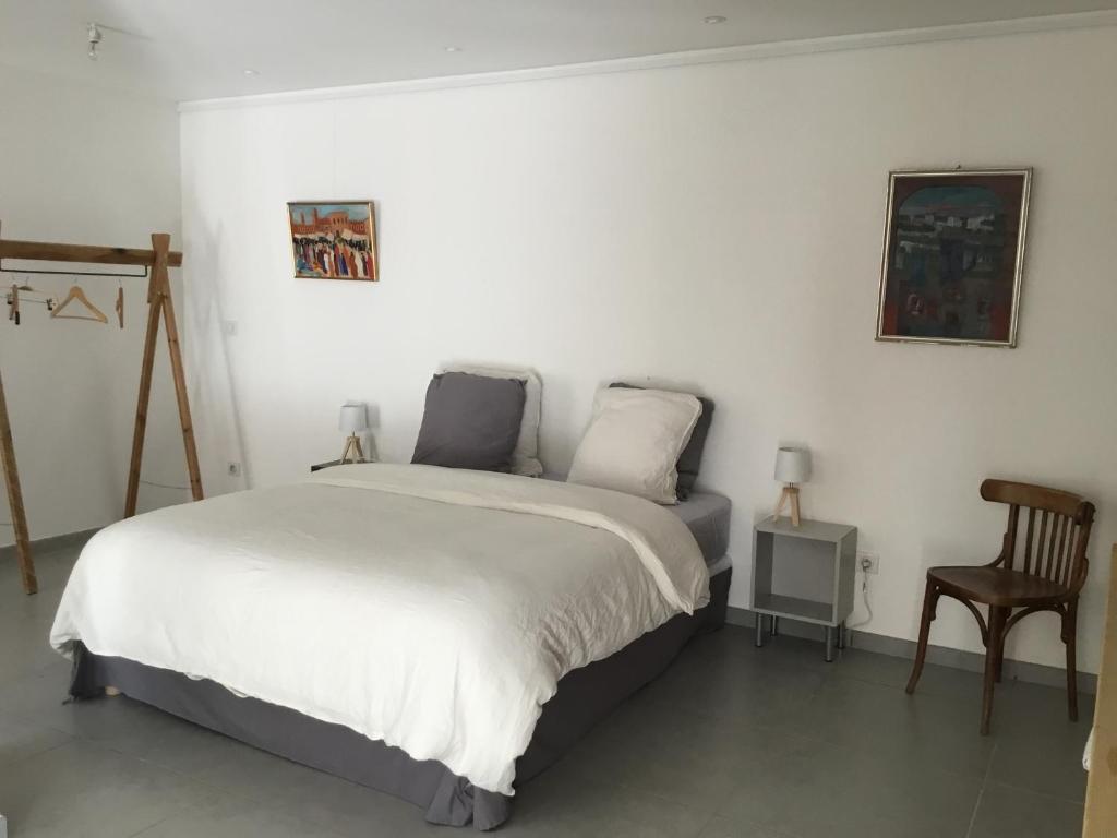 #036 Panorama Flat with Shared Pool by Home Holidays