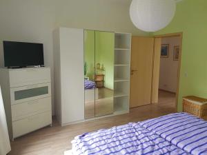 064 Lindenstra_e