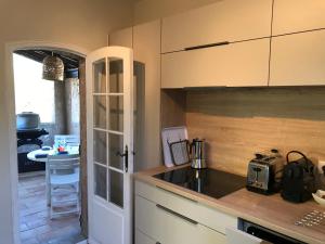 06D - Appartement spacieux avec terrasses, jardin et piscine
