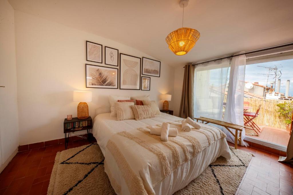 06M - Vieil Antibes beau duplex avec terrasse vue mer 5 Rue Aubernon, 06600 Antibes