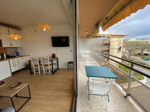 06N - Joli studio - piscine - tennis - clim - proche mer