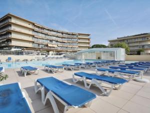 06U - Beau studio en résidence avec piscine et tennis