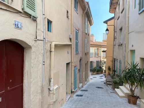 06W Cannes appart au Suquet proche Palais Festivals
