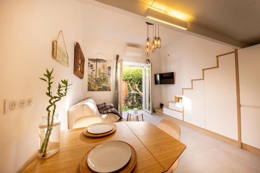 06Y1 - Superbe appartement avec terrasse idéalement situé près des plages 5 Rue Bricka, 06160 Antibes