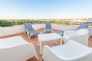 #071 Stunning Spacious Flat w Pool 5m Beach