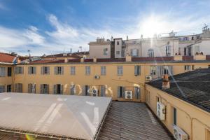 1 Bdr Downtown near Place Massena