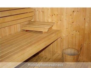 1 Bed Apt with pool, sauna, BBQ, Gym.