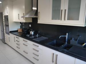 1 bedroom condo; full common terrace and garage