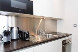 1 bedroom in front of the Palais!