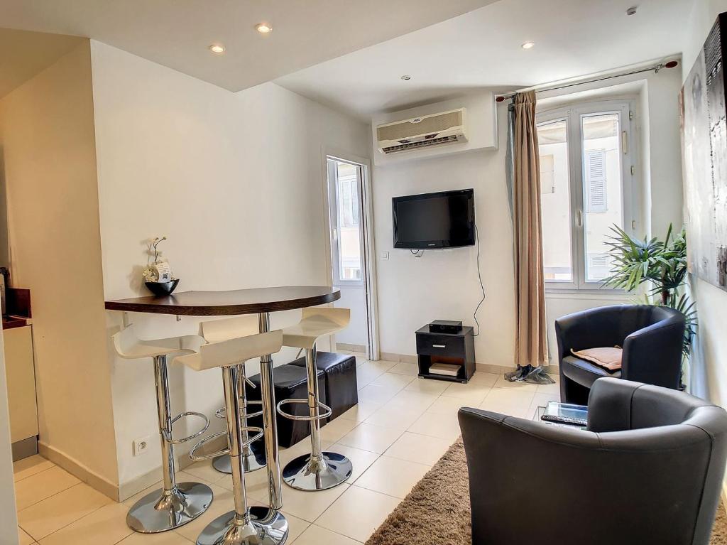 Appartement 1 Bedroom Notre Dame 2 mins from the Croisette and the Palais 225 17 rue Notre Dame 06400 Cannes