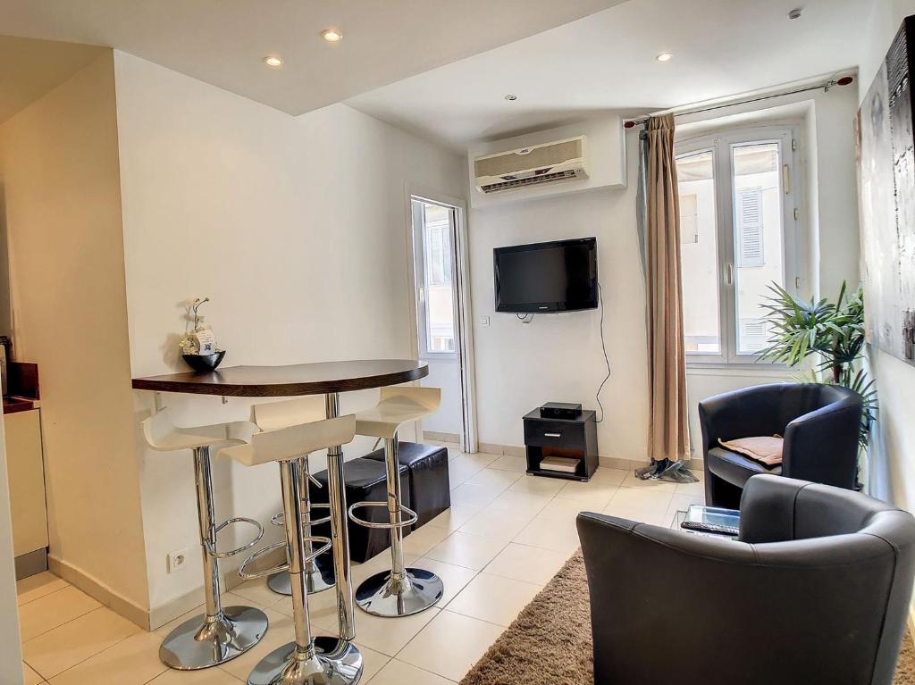 1 Bedroom Notre Dame 2 mins from the Croisette and the Palais 225 17 rue Notre Dame, 06400 Cannes