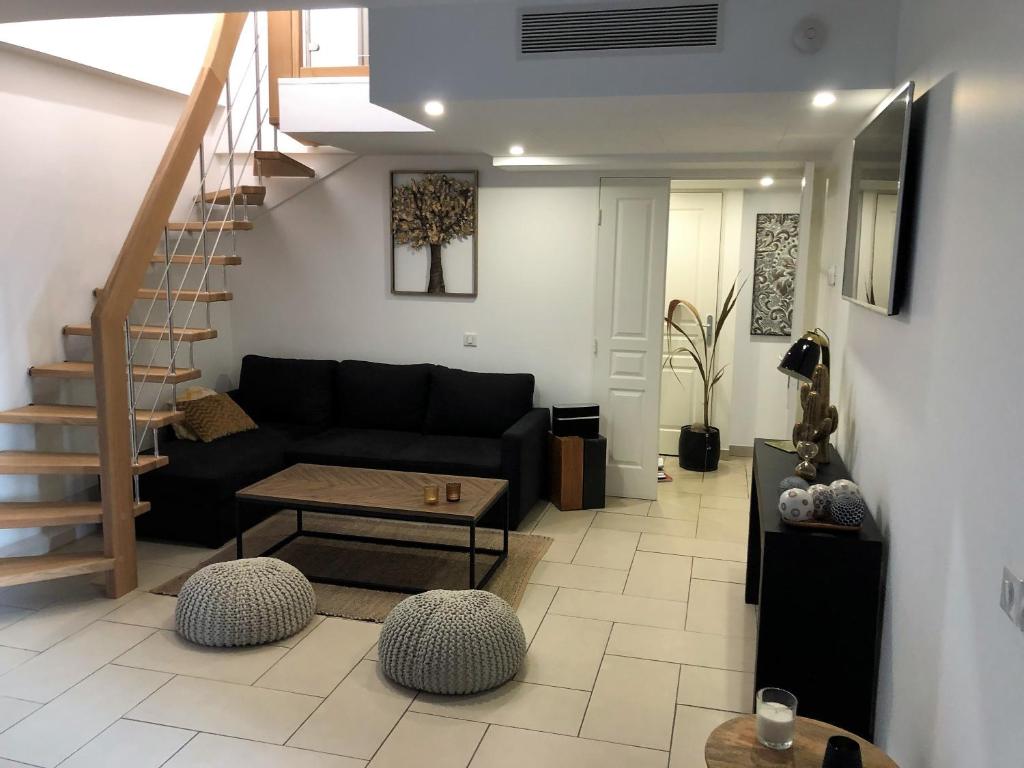 10 Rue de la Rampe 10 Rue de la Rampe, 06400 Cannes