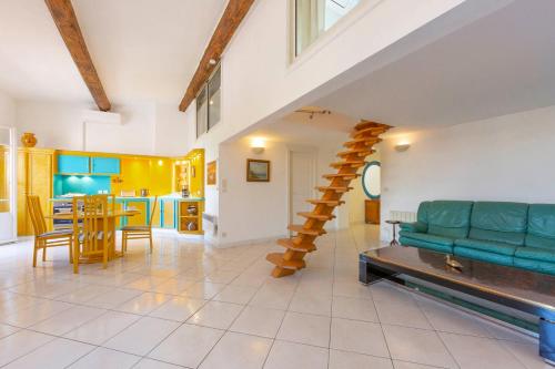 100m2 duplex apartment, glimpse of the sea