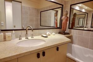116324 - 2 person apartment near Eiffel Tower