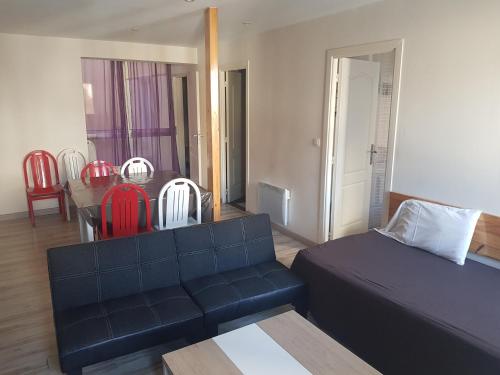 13 Rue de la Fontaine F11